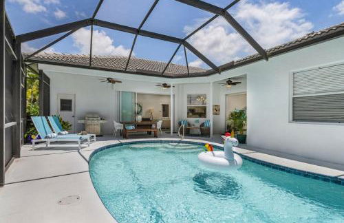 Villa Tropicana Luxury pool home. Gated community - Photo 1