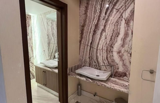 Villa In Beverly Hills With Garden - Photo 11