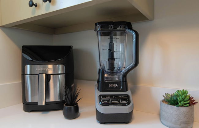 Stunning Studio Near DTLA - Photo 13