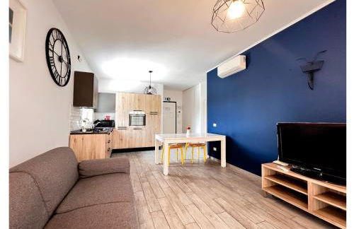 Terry Columbus - Photo 3