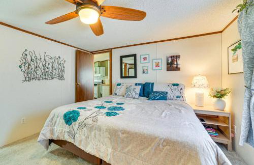 Walk to Houghton Lake! Family Retreat with Patio - Foto 13