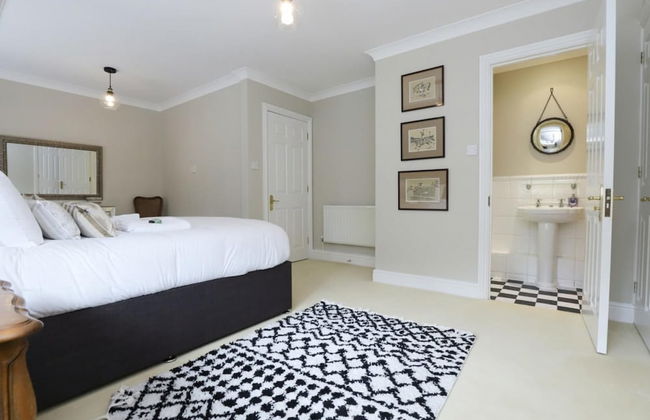 The Fosse Way Cottage - Breathtaking 5bdr Cottage With Parking Garden - Photo 48