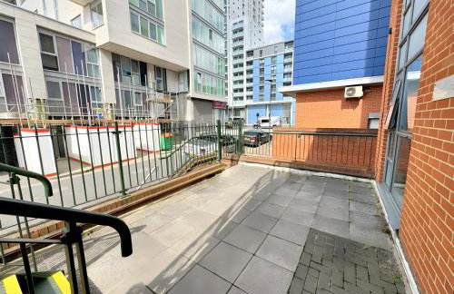 Luxury 2 Bedroom Apartment near Stratford Station for Corporate and Group Stays - Foto 54