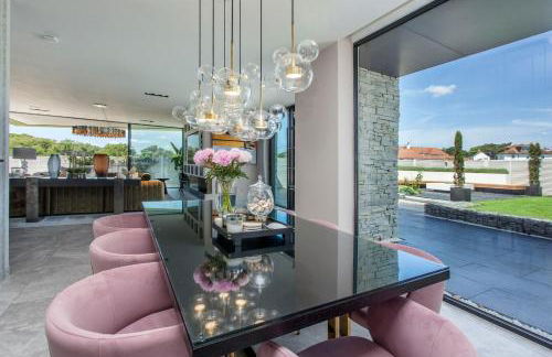 Cooden Beach: 4BD Retreat with Cinema - Foto 8