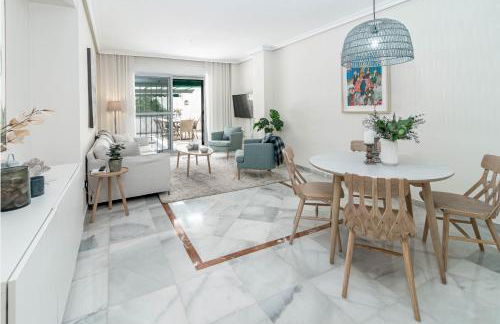 Sensational and Exotic 3-Bedroom Retreat in Nueva Andalucia with a Palm Garden - Foto 9