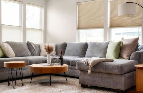 Sunflower House - Luxe Retreat with Sauna & Hot Tub - Foto 11