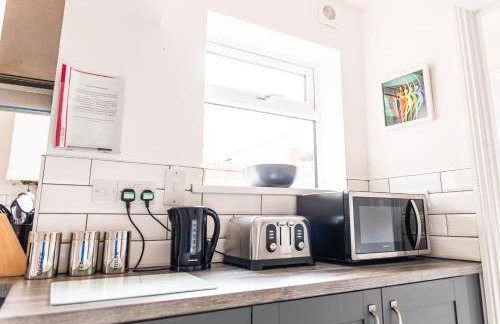 Bright and Well-Kept 3-Bed Property! Free Parking - Foto 21