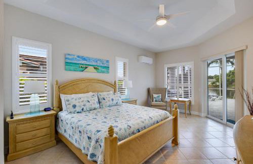 Cape Serenity- Premier Waterfront Villa with Kayaks and Bikes - Foto 17