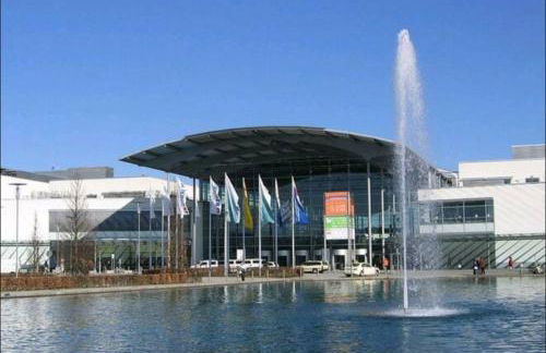 Bright by Trade Fair ICM 15 min direct to City Center 2-BedRoom full 2-BathRoom, free Parking, Balcony, Family and Business friendly - Foto 43