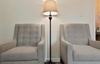 Large Fenced Yard near Midtown- Shamrock Stay - Foto 29