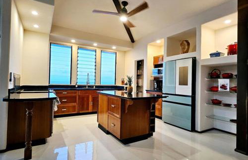 Breathtaking Oceanfront Home on Lava Rock Beach - Photo 22