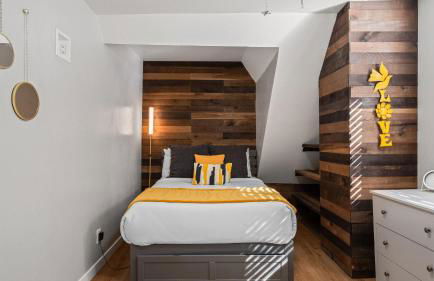 Sweet Pine Deck + Hot Tub, Cozy Modern Interior Close to Ski Resort! - Foto 59