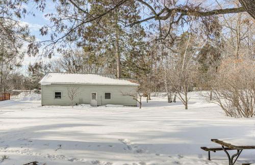 Family Fun on Lake Bemidji! Spacious Home with Yard - Foto 39
