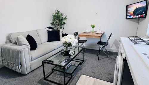 2 Bed apartment Sleeps 3 -Smart Tv -Private garden - Foto 5