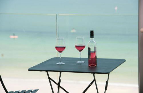 Emerald - Stunning Views - Free Parking and WiFi - Coffee Machine - Foto 10