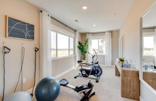 Elegant and Spacious Retreat with Yard in Woodland! - Foto 18