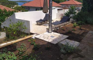 Cozy Jelsa apartment in the shade of the pines. - Foto 2