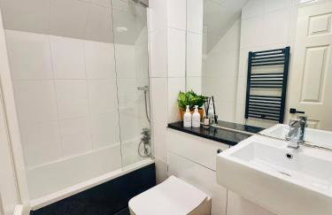 High Rise Apartment - Photo 16