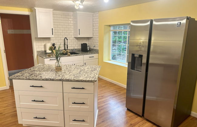 Medford Home and 2 Condos With Pool - Foto 12