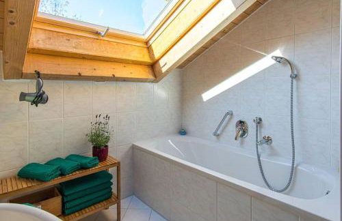 Alpenblick am Weissensee Ruhiges Apartment mit Balkon, Kamin und Netflix - Foto 3