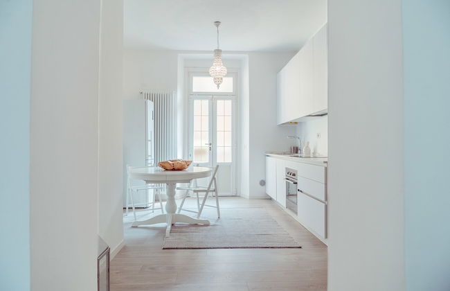 Charming Milanese Apartments - Photo 40