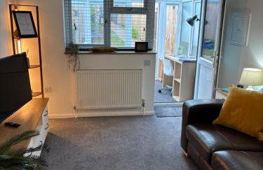 Cozy & Self Contained Garden Bungalow - Foto 9