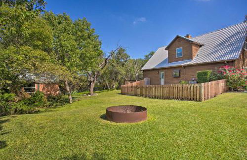 Lake Granbury Getaway! Family Home with Deck and Games - Foto 3