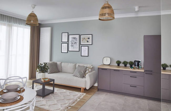 Metro Imielin 8th Floor Apartment - Photo 10