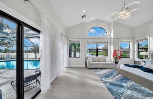 Lake Luxe Equine, Waterfront, Screened-in Pool, Hot Tub - Lake Views! Hosted By Relaxtay - Foto 8