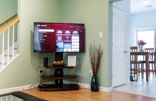 Cozy condo with yard and patio. Long-stay discount available - Foto 10