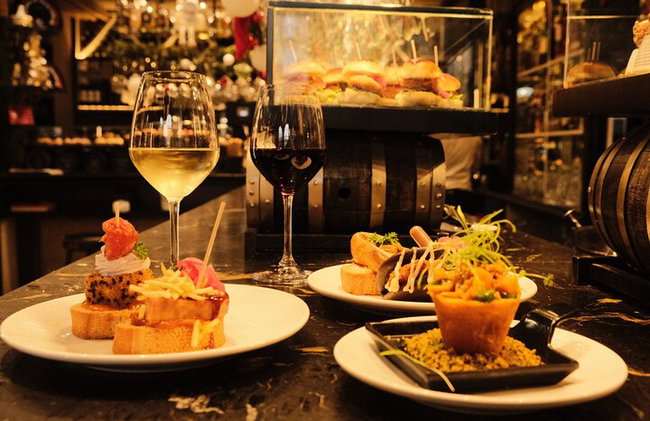 Bilbao Authentic Food Tour mit 9 Pintxos und lokalen Getränken - Foto 3