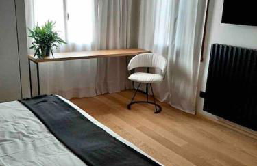 1-bedroom design apartment with panoramic view - Photo 13