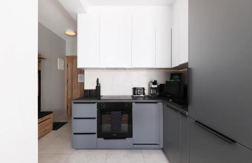 Apartament Wesoła by Stay&Rest - nowoczesność w centrum z balkonem - Photo 13