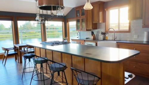 Riverside retreat with stunning views, historic charm - Coastal adventure awaits - Foto 5