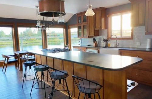 Riverside retreat with stunning views, historic charm - Coastal adventure awaits - Foto 5