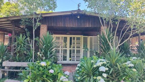 Chalé alpino em canela rs todo mobiliado com cozinha lareira split Wi-Fi 2 quartos perto do centro - Foto 5