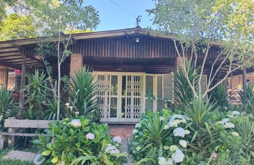 Chalé alpino em canela rs todo mobiliado com cozinha lareira split Wi-Fi 2 quartos perto do centro - Foto 5