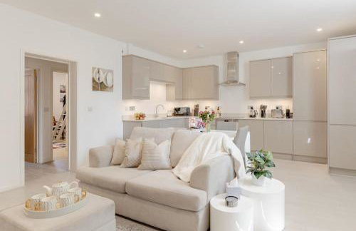 Elegant Epsom Family - Photo 8