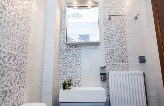 Elegant & Spacious Apt. with Sea View - Photo 30