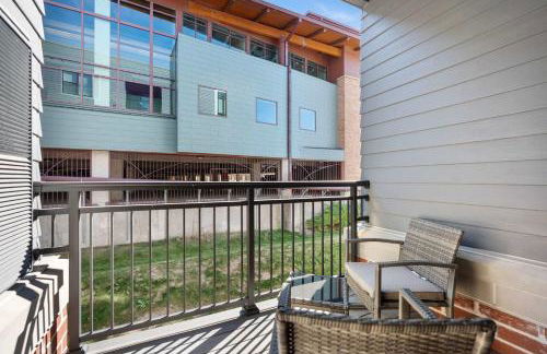 Pool & Fitness Room Near University Park - Covered Parking - Foto 51