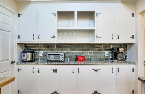 Ping-Pong and Backyard Spacious Chatham Retreat - Foto 10