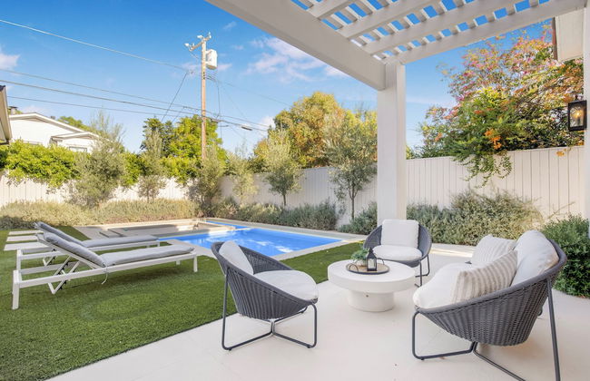 Villa Camellia - Charming 5 BR Home in the Heart of Studio City - Photo 56