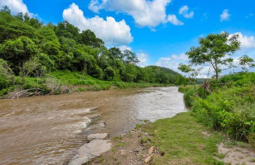 30 Mins to Boone, Fire Pit, Hot Tub, 3 porches, Dogs OK - Photo 3