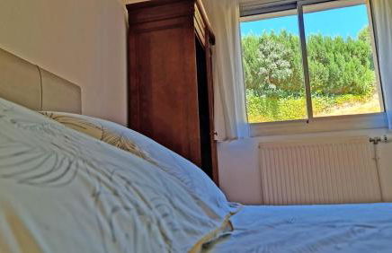 T2 55m² tout confort avec jardin. Cuisine et équipements neufs. Wifi TV parking - Photo 11