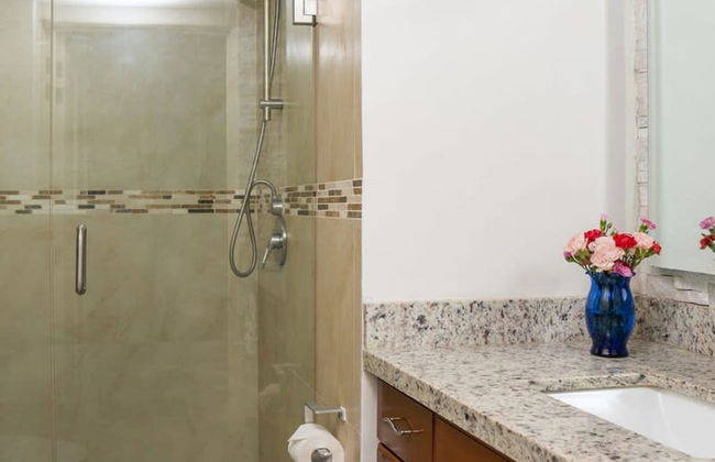 Ocean Front Condo With Pool Sleeps 6 Adults - Foto 26