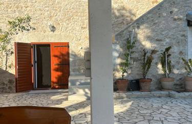 The Grandfather's courtyard villa with heated pool - Foto 13