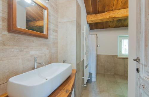 Chic Villa in Acqualagna with Hot Tub in Pool & Private Garden - Foto 68