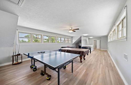 Sprawling estate with private pool and game room and guest house - Foto 29