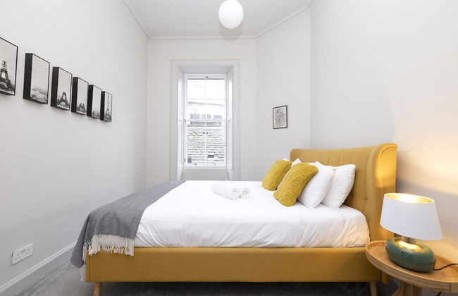 JOIVY Iconic Cockburn Street 4 Bedroom Apartment: Heart of Old Town - Foto 43