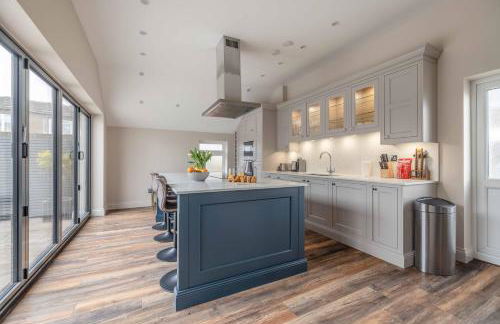 FAMILY FRIENDLY ESCAPE IN ETON, COUNTRYSIDE VIEWS with Hot Tub - By Tempstay - Foto 29